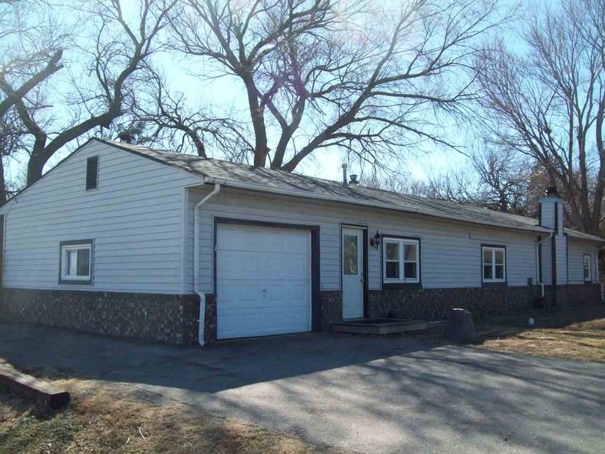 FANTASTIC LOCATION FOR FIRST TIME HOME BUYERS OR I