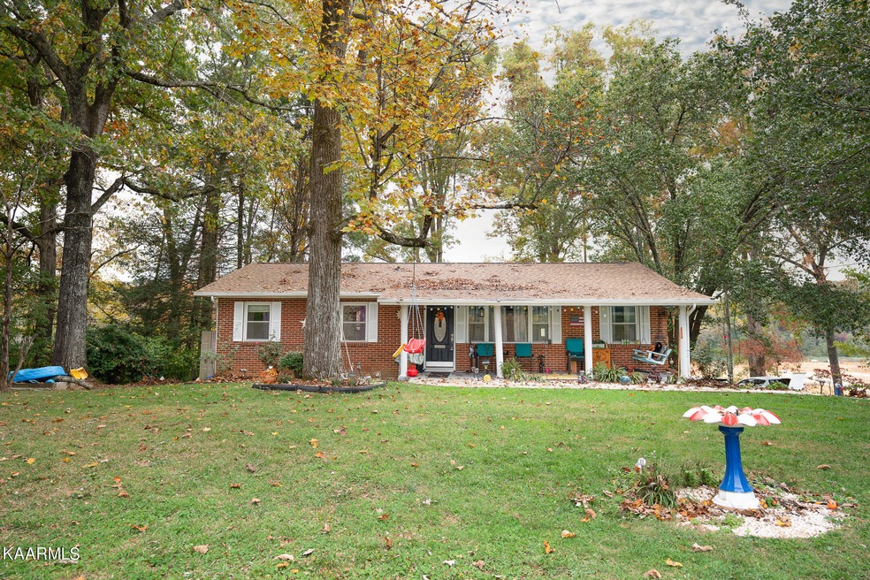 423 Highland View Dr, Knoxville, TN 37920 - photo 1