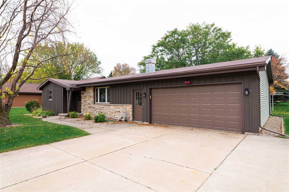 2119 N Perkins St, Appleton, WI 54914 - photo 1