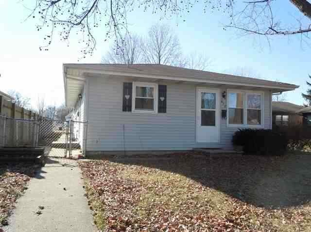 617 Denver Ave, Lincoln, IL 62656 - photo 1