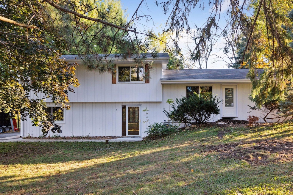 18065 Berry Ln, Wayzata, MN 55391 - photo 1