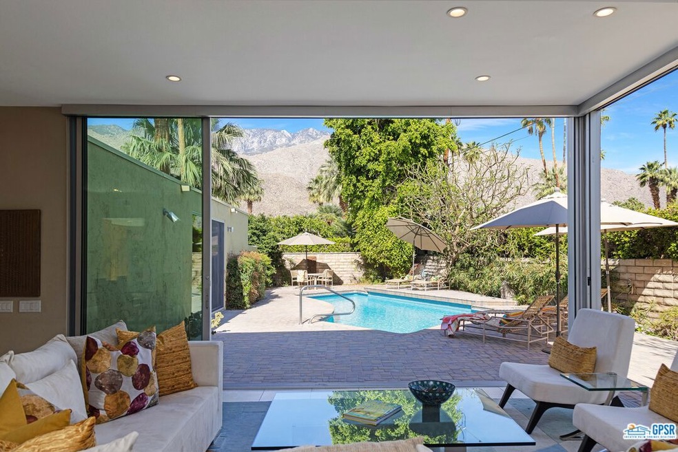 Great Room walls open to pool
