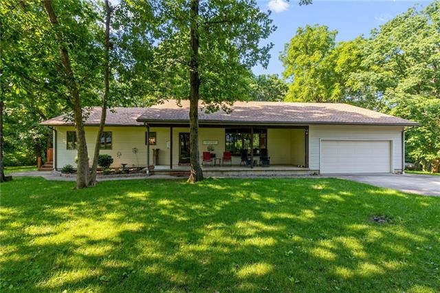 37015 Crescent Hill Rd, Osawatomie, KS 66064 - photo 1