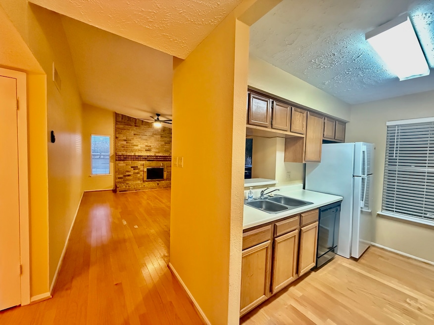 10555 Turtlewood Ct unit 2407, Houston, TX 77072 - photo 1