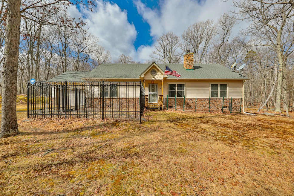 102 Oakridge Ct, Hawley, PA 18428 - photo 1