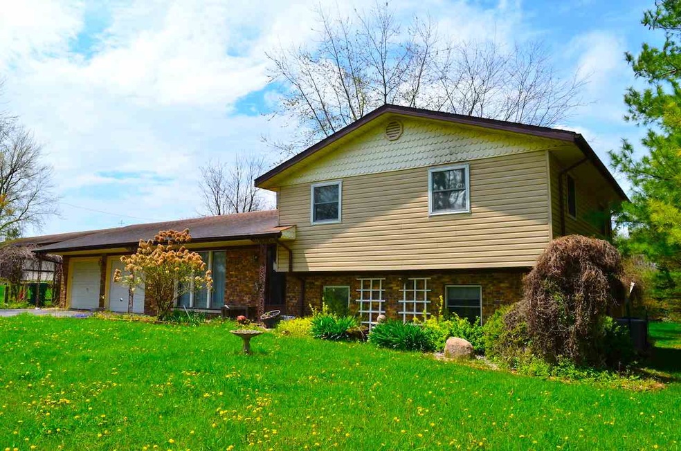 10428 N Roanoke Rd, Roanoke, IN 46783 - photo 1