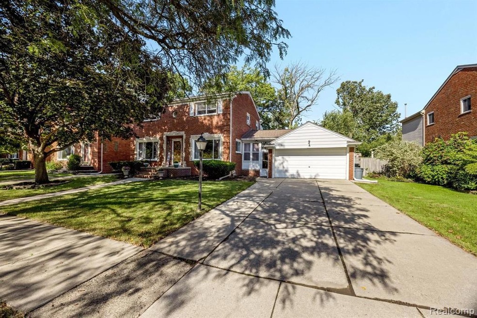 2-web-or-mls-1822 Prestwick Avenue037.jpg