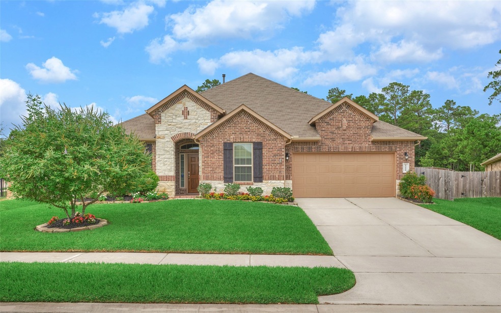 Charming DR Horton 1-story in wonderful gated 55+ section of Watercrest On Lake Conroe.