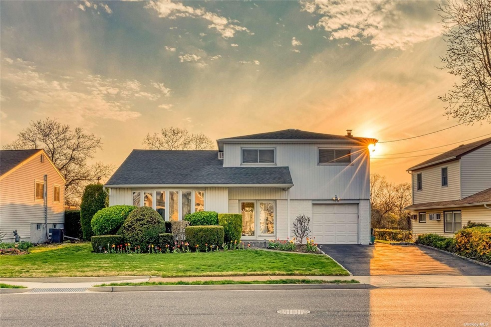 2638 Hewlett Ln, Bellmore, NY 11710 - photo 1