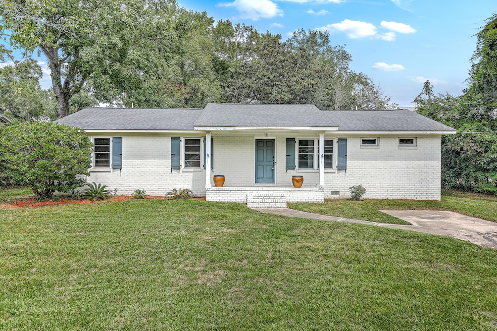 1140 Pleasant Pines Rd, Mount Pleasant, SC 29464 - photo 1