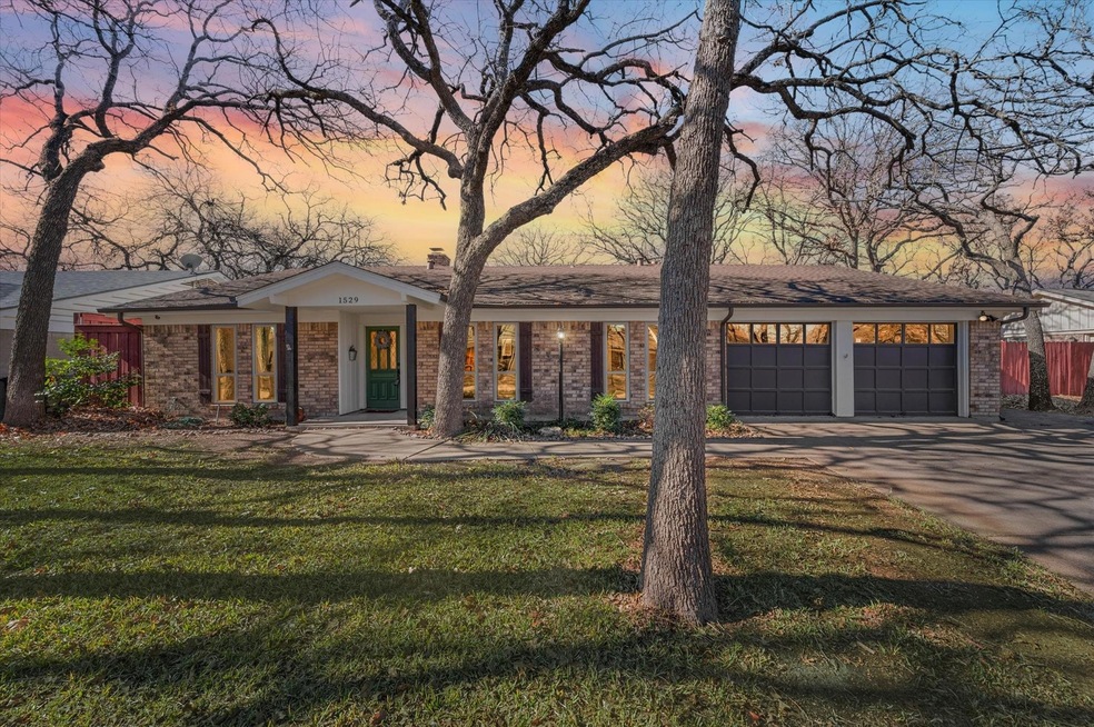1529 Oak Creek Dr, Hurst, TX 76054 - photo 1