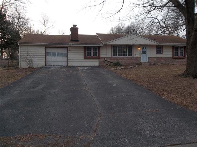 12101 W 60th Place, Shawnee, KS 66216 - photo 1