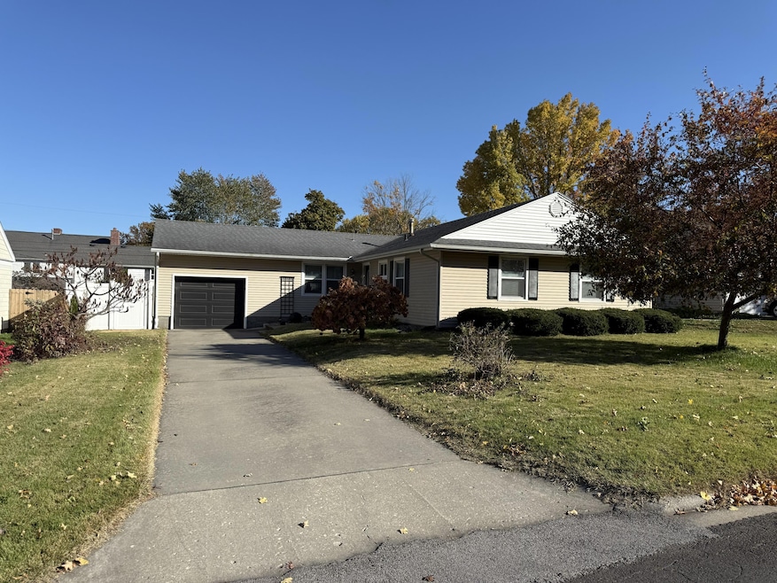 1056 S Salt Pond Ave, Marshall, MO 65340 - photo 1