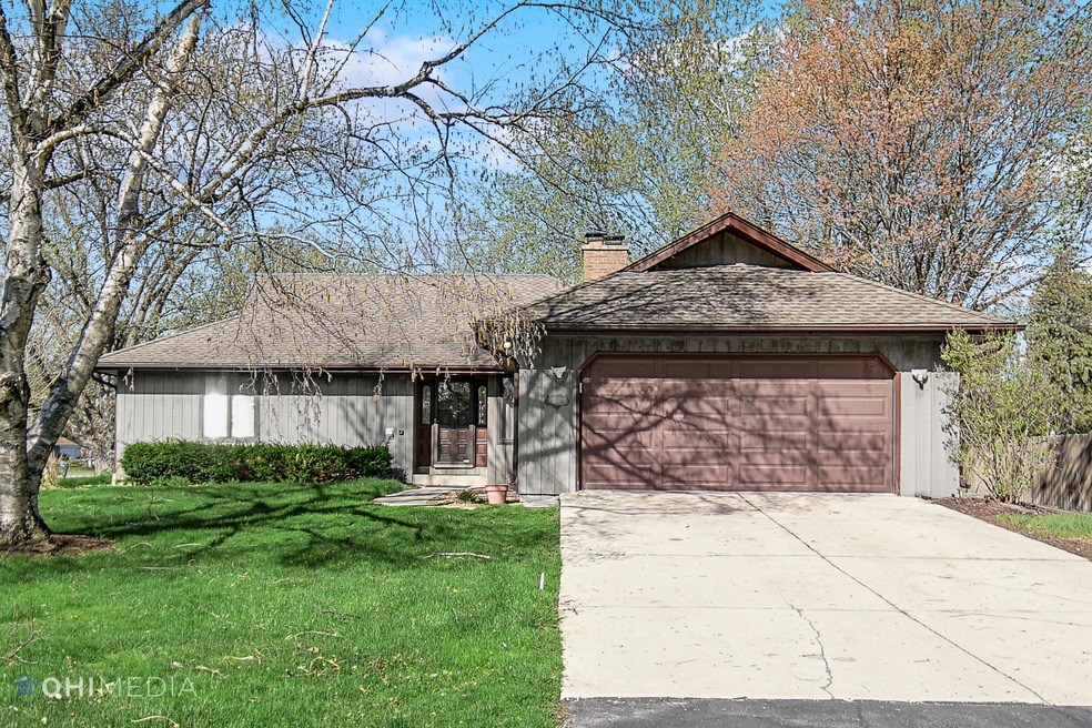 10S190 Alago Rd, Naperville, IL 60564 - photo 1