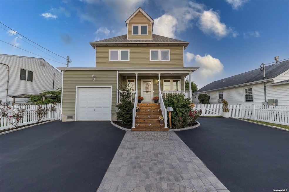 271 Arthur St, Freeport, NY 11520 - photo 1