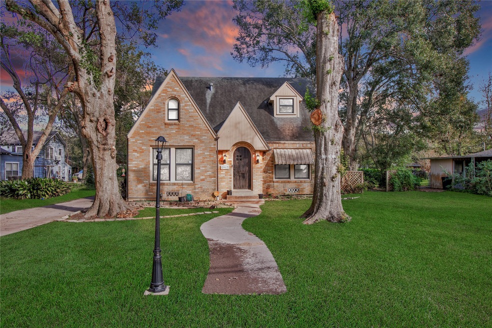 2917 Avenue G, Bay City, TX 77414 - photo 1