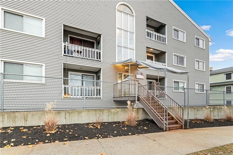 132 Bennett St unit 201, Bridgeport, CT 06605 - photo 1