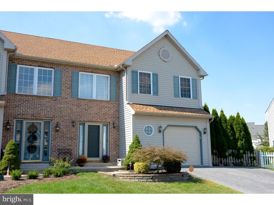 1004 Ithaca St, Reading, PA 19605 - photo 1