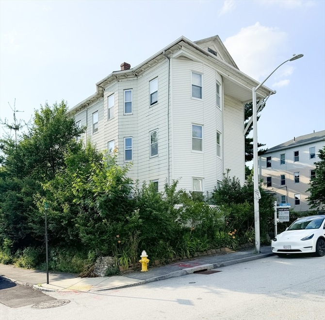 60 Esther St unit 2, Worcester, MA 01607 - photo 1