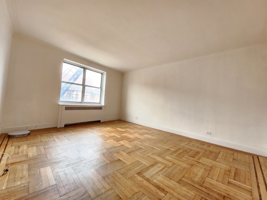 4300 Broadway unit 3C, New York, NY 10033 - photo 1