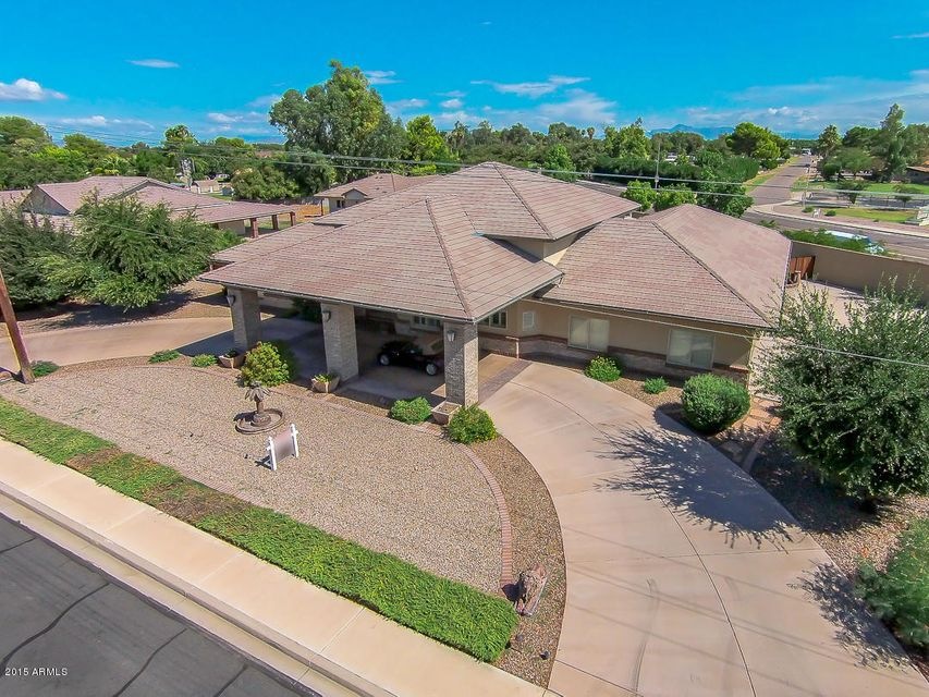 1315 N Honeysuckle Lane