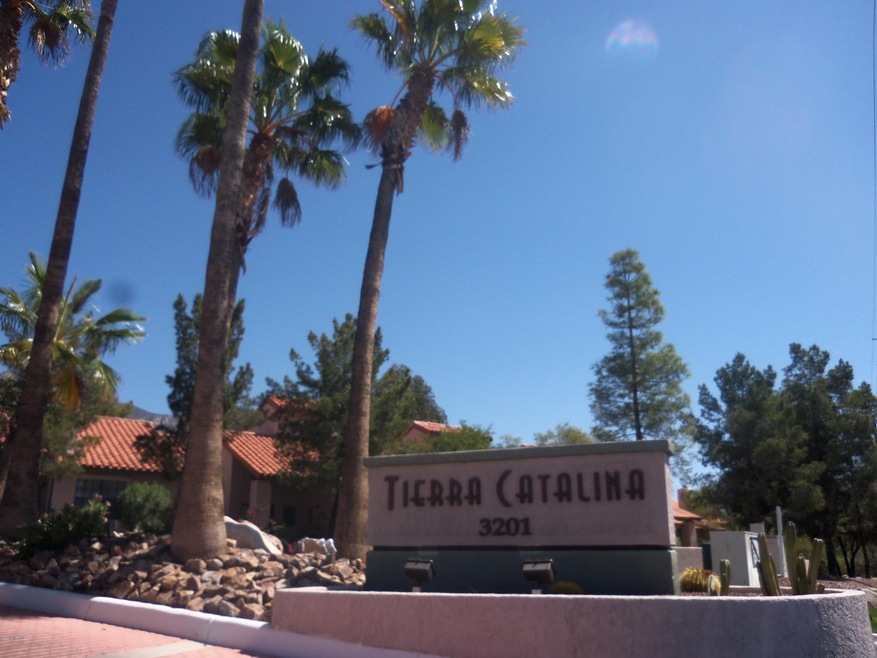 Walking distance to La Encantada