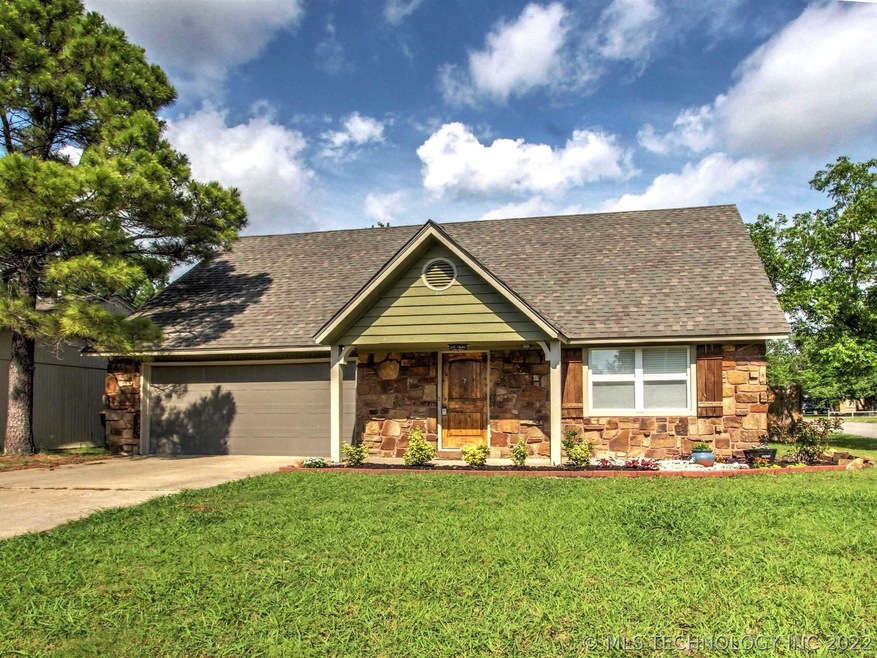 Fantastic 3/2/2 home in Glenpool, master down, 2 b