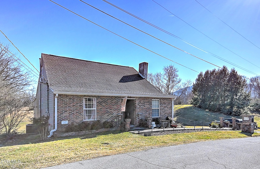 610 Hiwassee Hill Dr, Johnson City, TN 37601 - photo 1