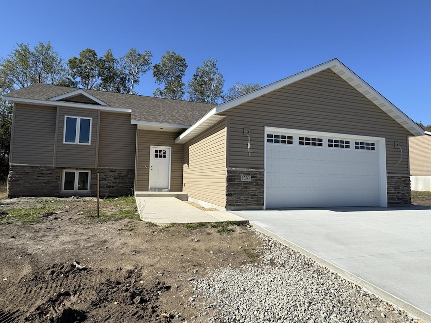 1330 Greenleaf Rd SE.jpg