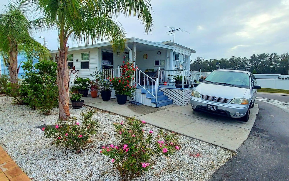 37251 Chancey Rd unit 70, Zephyrhills, FL 33541 - photo 1