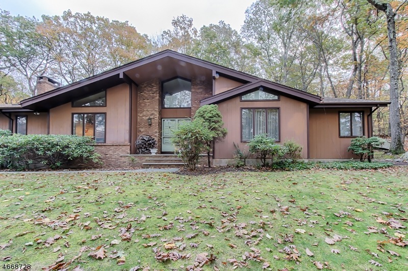 510 Pepperidge Tree Ln, Kinnelon, NJ 07405 - photo 1