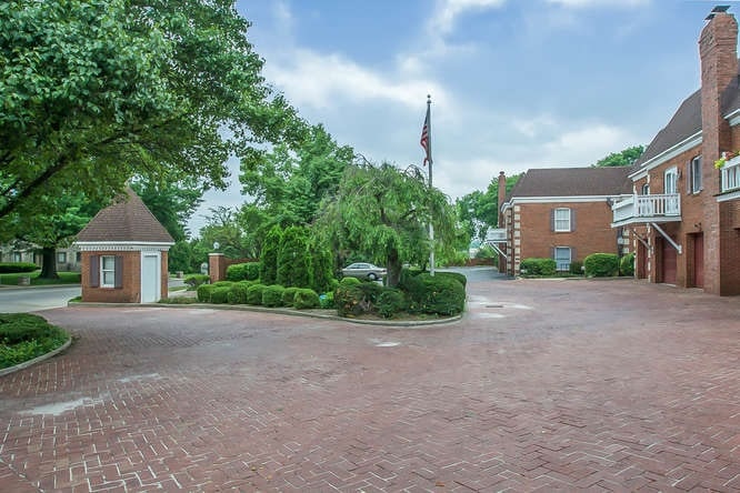 Woodscrest Condo Association
