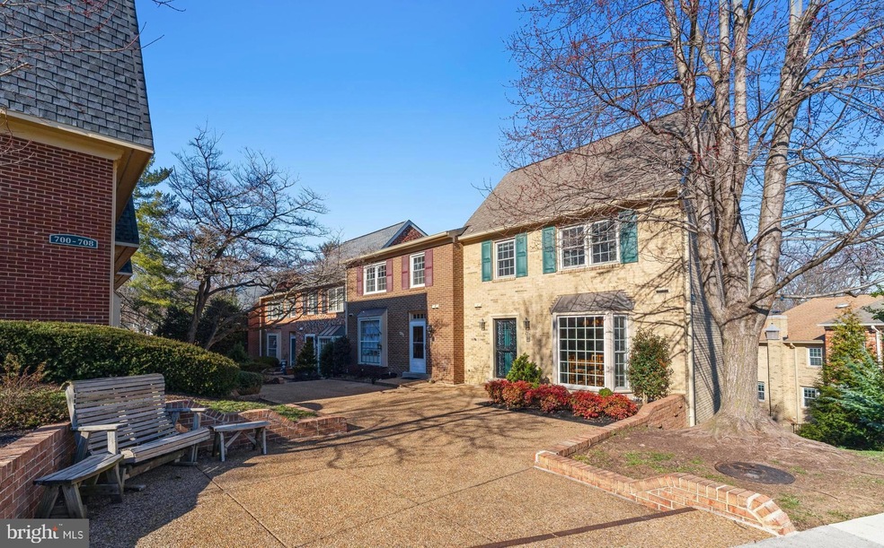 718 N Armistead St unit 56, Alexandria, VA 22312 - photo 1