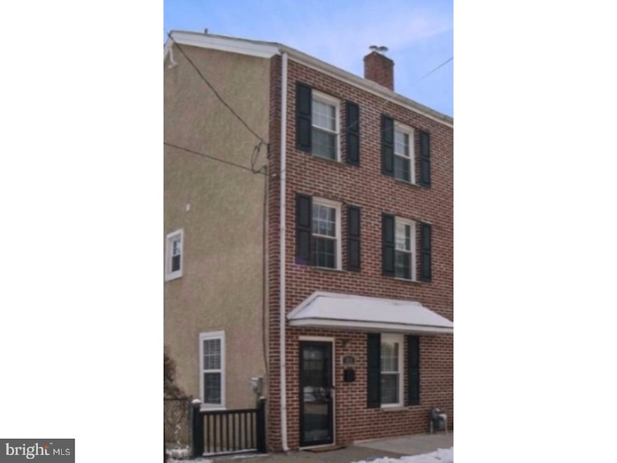 811 E Hector St, Conshohocken, PA 19428 - photo 1