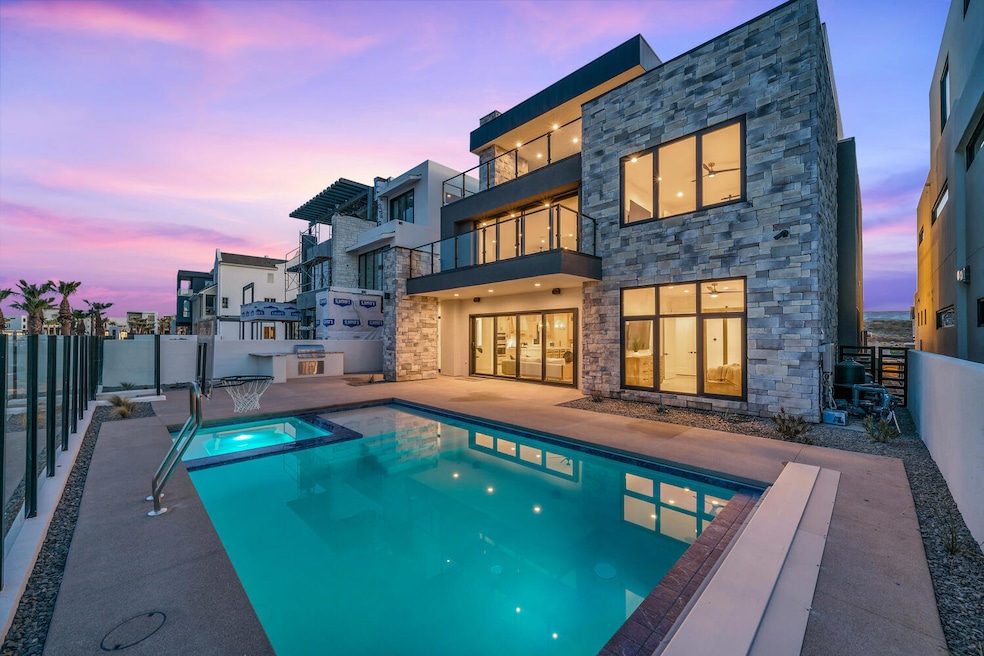 898 Sapphire Ln St George UT-large-001-0