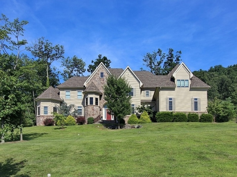 10 Thomas Ct, Green Brook, NJ 08812 - photo 1