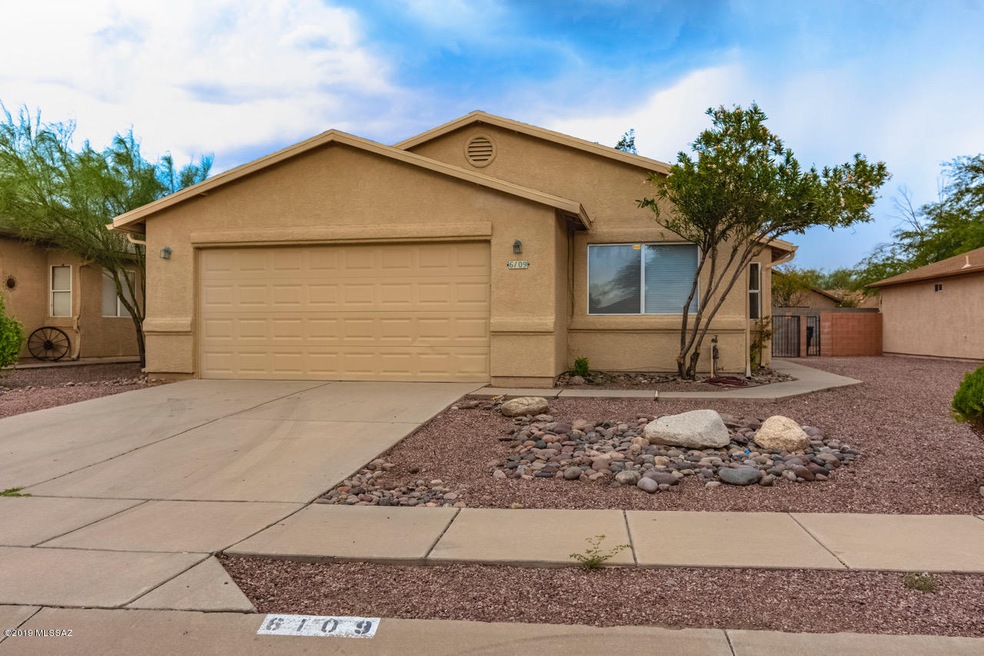 6109 N April Dr__037