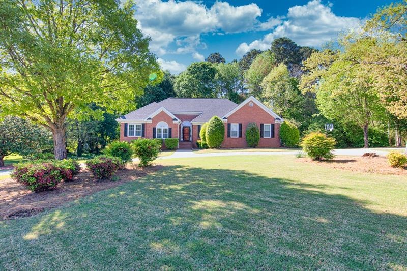 This home has the biggest front yard, so much room