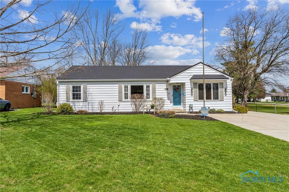 242 E Yates Ave, Findlay, OH 45840 - photo 1