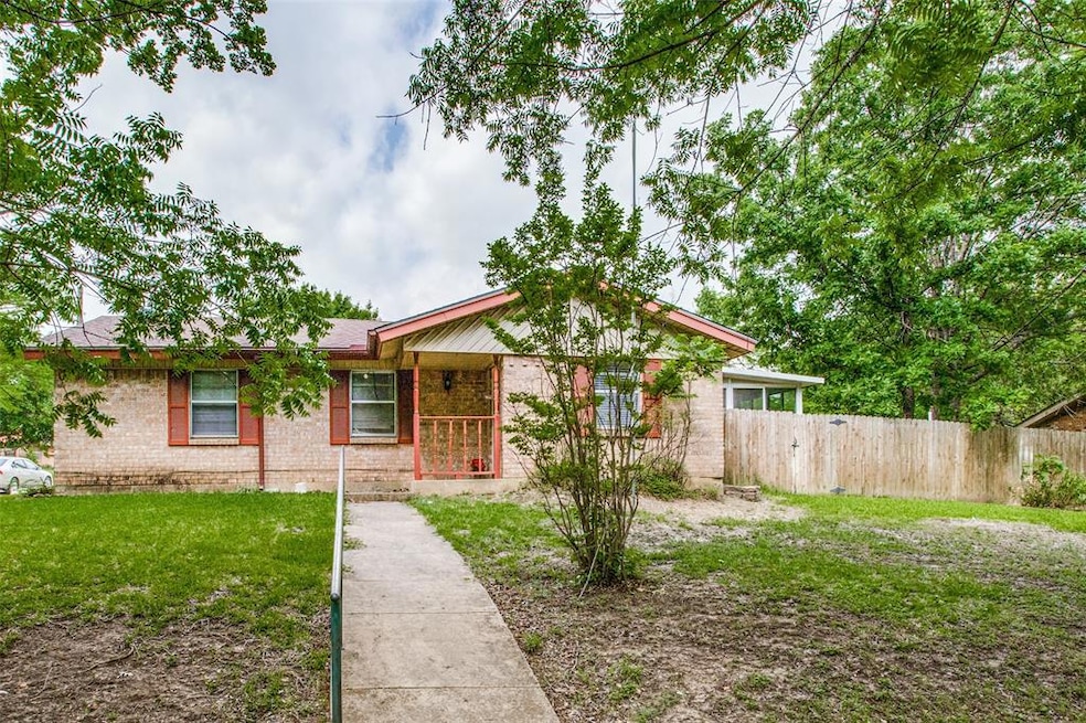 2701 Woodlawn Dr, Ennis, TX 75119 - photo 1