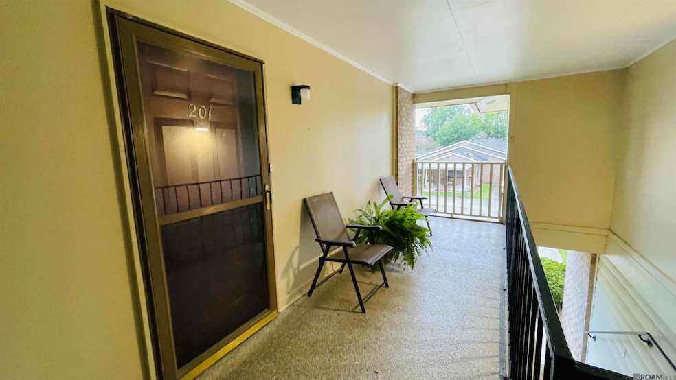 5323 Blair Ln unit V201, Baton Rouge, LA 70809 - photo 1