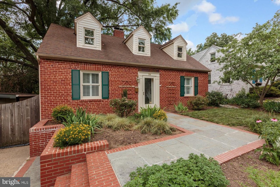 204 Moncure Dr, Alexandria, VA 22314 - photo 1