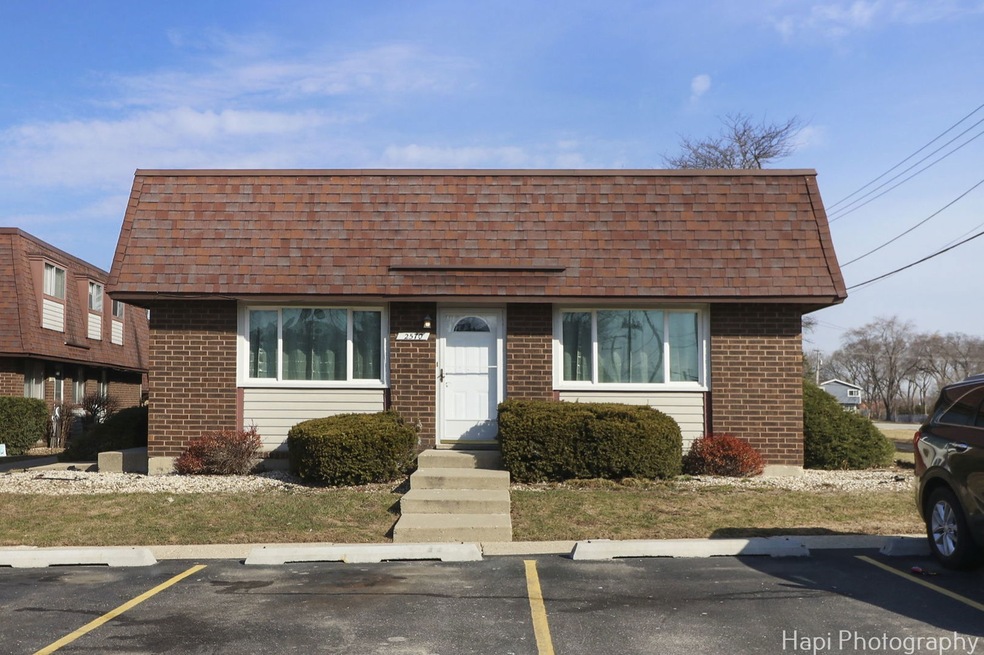2572 Berkshire Ct unit 2, Waukegan, IL 60087 - photo 1