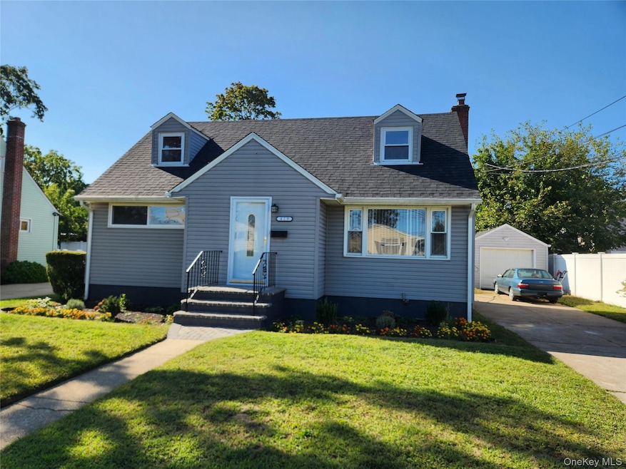 Pending $699,990 • Co-Listing Agent