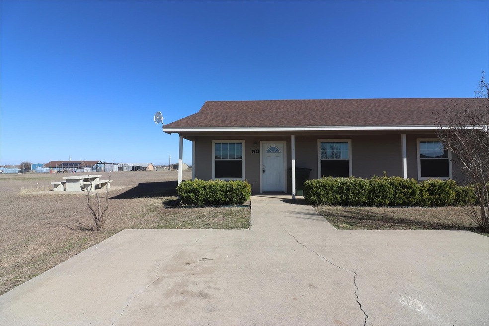 325 S Blue Jay Ct, Weatherford, TX 76088 - photo 1