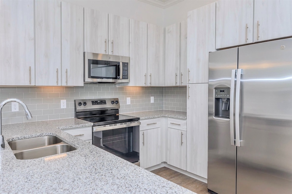 2 MONTHS FREE LIMITED TIME! 1 Bed 1 Bath on TOP fl