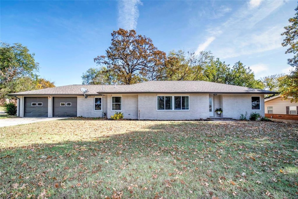 124 N Dewey Ave, Chandler, OK 74834 - photo 1