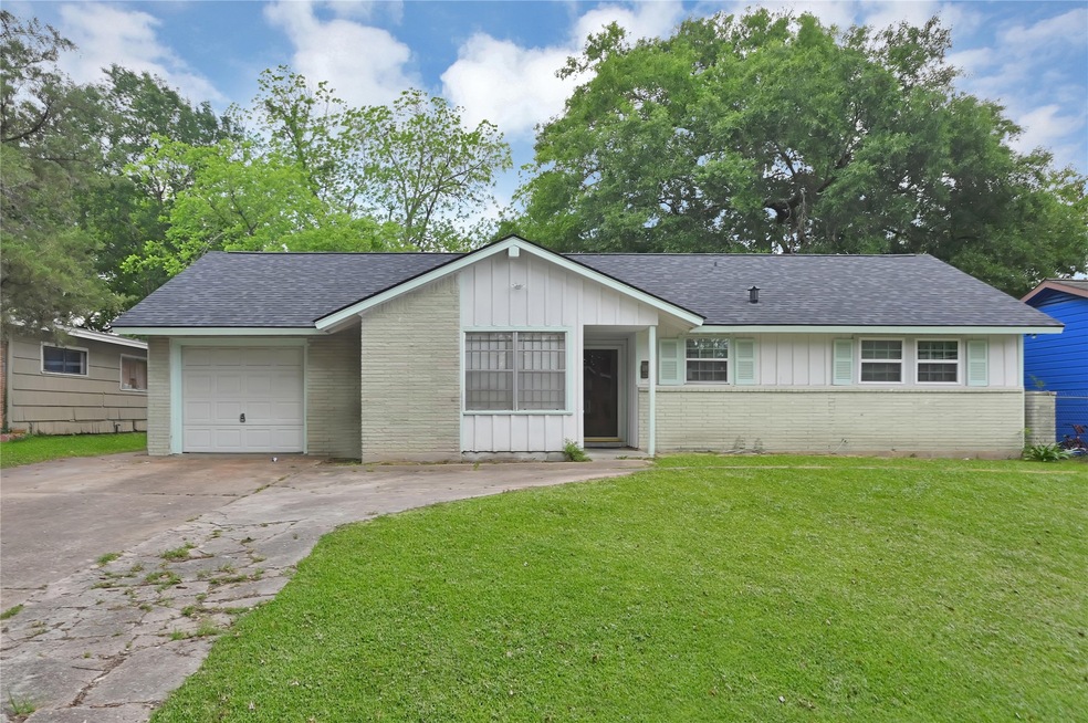 10422 Hollyglen Dr, Houston, TX 77016 - photo 1