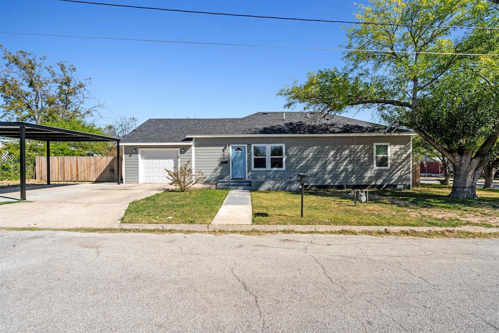 908 Waters Ave, Del Rio, TX 78840 - photo 1