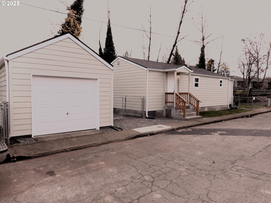 890 25th St SE, Salem, OR 97301 - photo 1